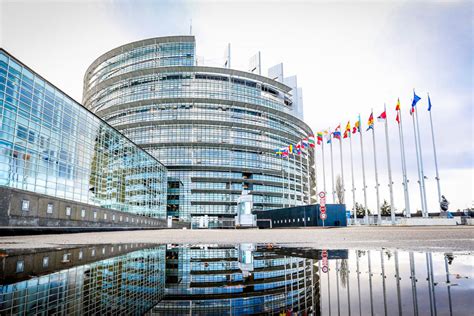 Parlament Europejski w Strasburgu: Od Niemiec do Unii Europejskiej - Znaczenie dla Integracji Europejskiej i Demokratycznej Polityki